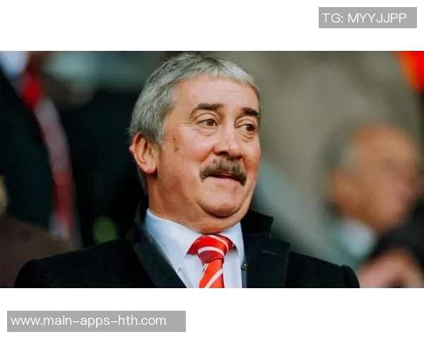 利物浦前主席大卫摩尔斯纪念牌在柯比青训学院隆重揭幕致敬传奇贡献 利物浦前主席大卫摩尔斯纪念牌在柯比青训学院隆重揭幕致敬传奇贡献