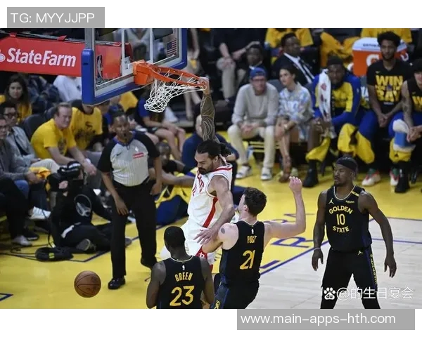 亚当斯替补出战12分钟表现神勇四投全中贡献8分2板2助