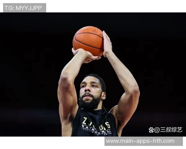 奥卡福进球瞬间意外出现沙滩球引发热刺球迷热议