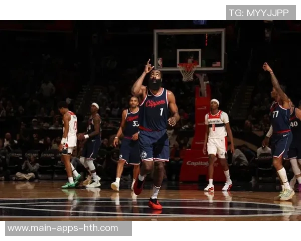 哈登三节表现平平仅得8分三分球全失状态堪忧需调整状态 哈登三节表现平平仅得8分三分球全失状态堪忧需调整状态