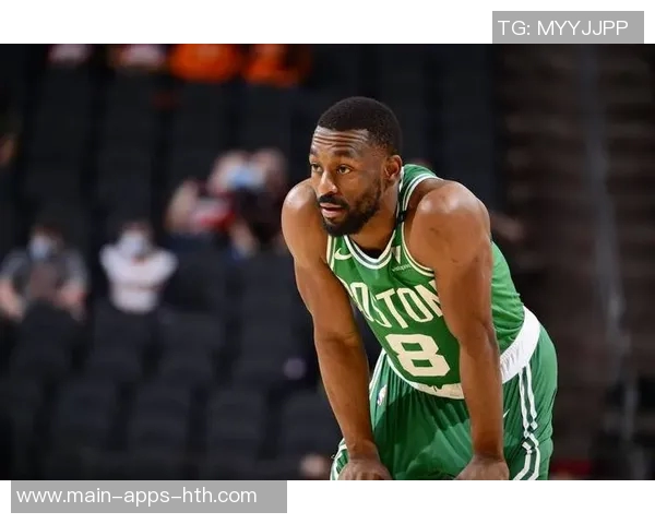 老哥你又胖了美记与绿军传奇安东尼沃克合影引发热议 老哥你又胖了美记与绿军传奇安东尼沃克合影引发热议