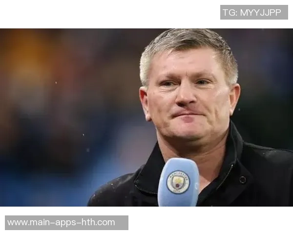 曼城致敬拳王哈顿今日齐聚曼彻斯特大教堂为他送行 曼城致敬拳王哈顿今日齐聚曼彻斯特大教堂为他送行